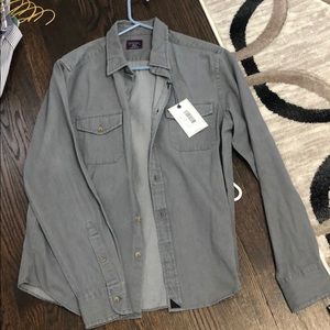 Light chambray untuckit shirt. Never worn!